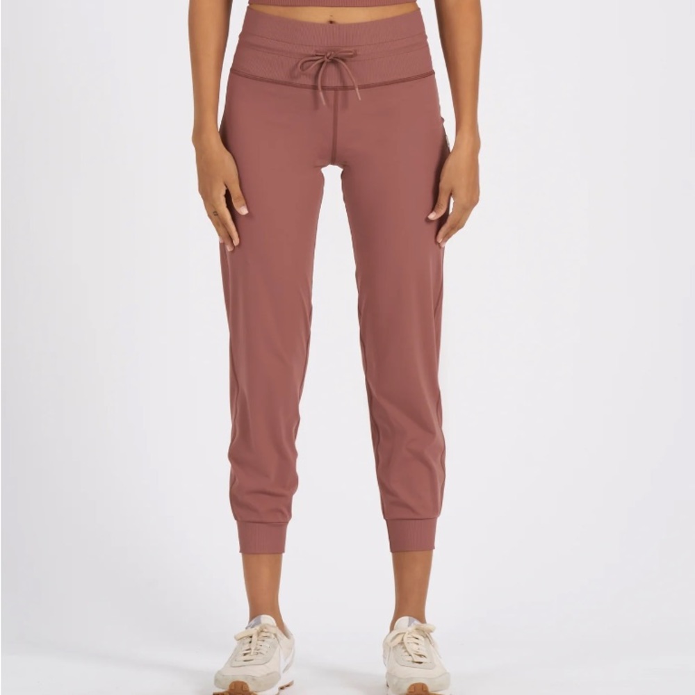 Vuori Womens Daily Jogger size medium